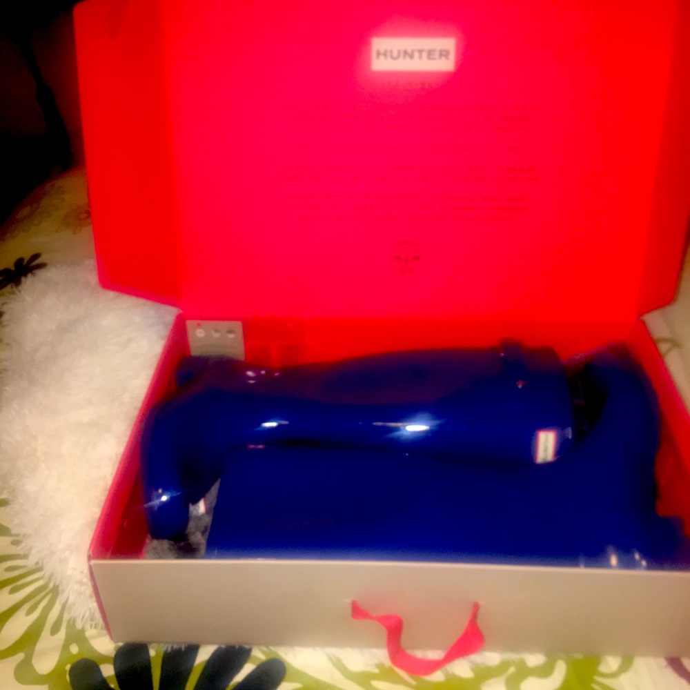 Hunters Rain boots in a Beautiful Blue!!! O